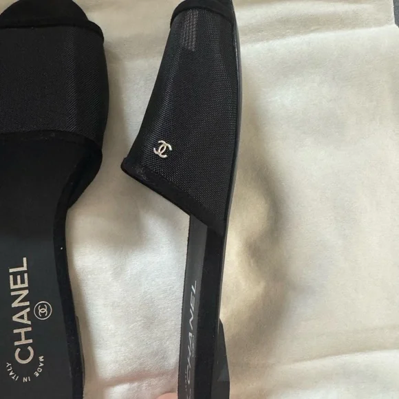 CHANEL Black Flats Minimalist Design - Picture 1 of 5